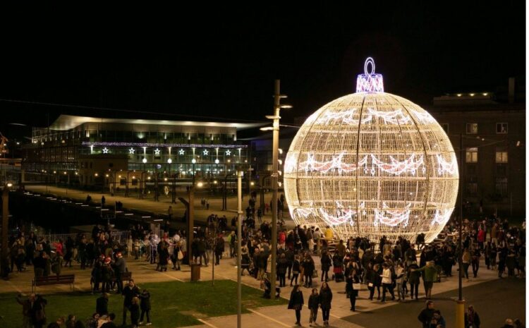  La explanada de O Burgo inaugurará una feria navideña con circo, atracciones y mercadillo
