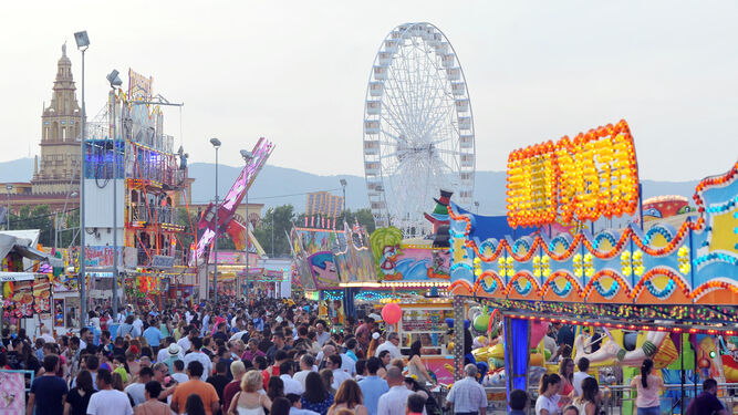  Córdoba. El Ayuntamiento busca unificar la música de la calle de las atracciones de la Feria y evitar el ruido