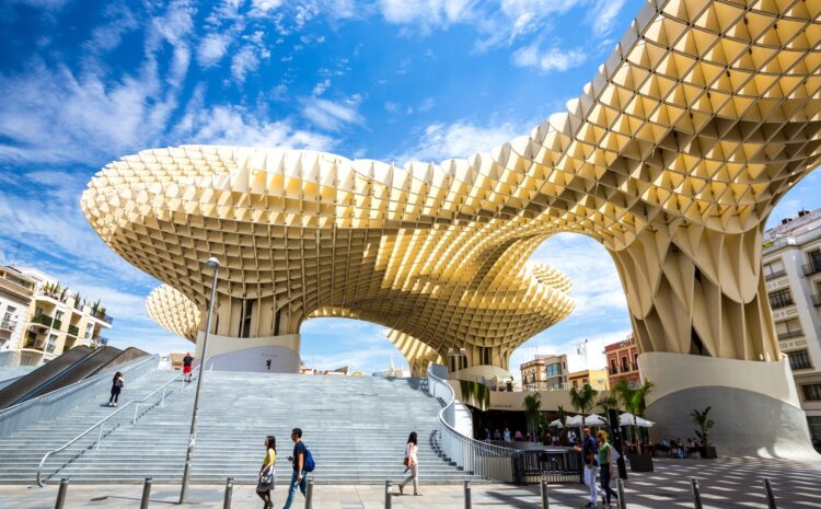  Las Setas de Sevilla se iluminan con el espíritu navideño de Setalandia