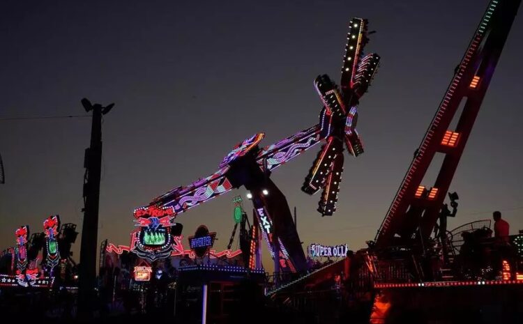  Feria de Huelva risas y nervios en los tradicionales “cacharritos” en el segundo día de Colombinas