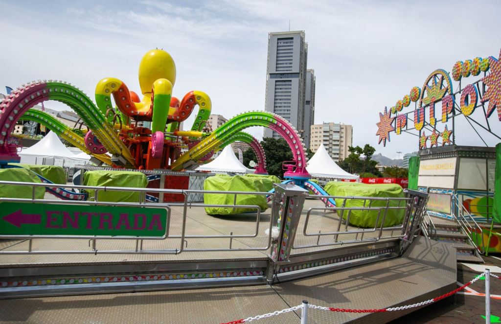 La Guardia Civil en la feria de atracciones de Tenerife 5