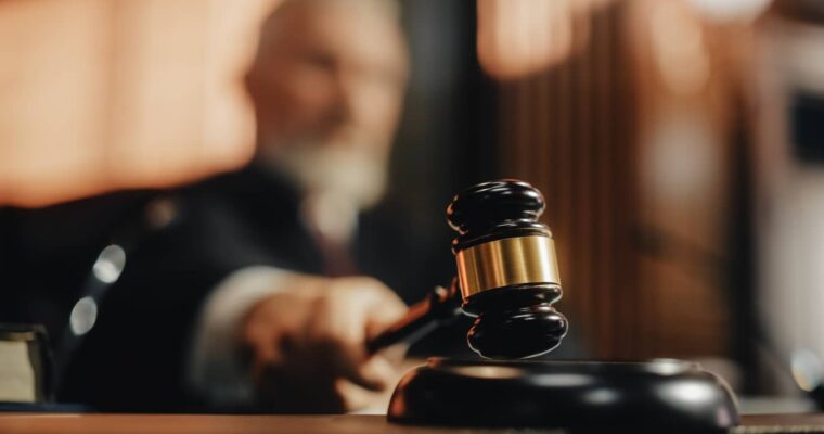 Se rectifica la jurisprudencia acerca de la potestad discrecional para cancelar licencias de funcionamiento a empresas de vigilancia y seguridad privada.