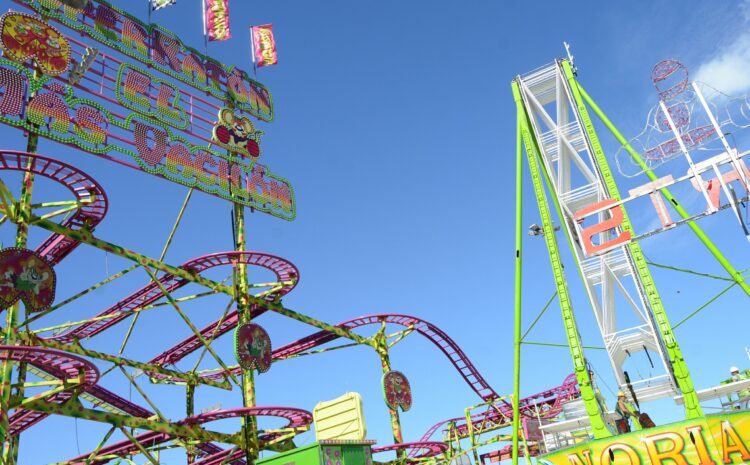  La instalación de las atracciones de feria en las Festas de Verán de Ribeira  sigue en el aire a menos de un mes de su celebración 