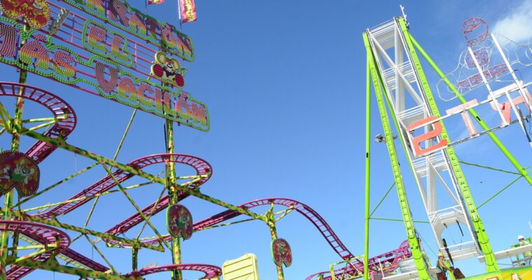 La instalación de las atracciones de feria en las Festas de Verán de Ribeira  sigue en el aire a menos de un mes de su celebración