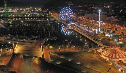 Así es la feria de atracciones de Navidad más grande de Barcelona: con entrada gratis y una pista de hielo de 500 m2