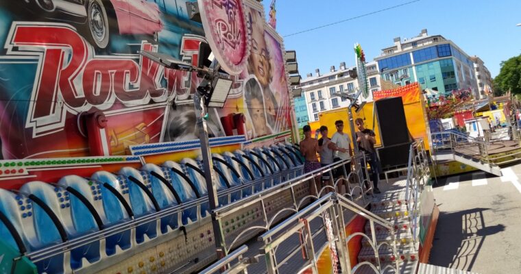 Las atracciones de feria de la Pascua en Padrón ya se instalaron  y ya podrán trabajar mañana viernes