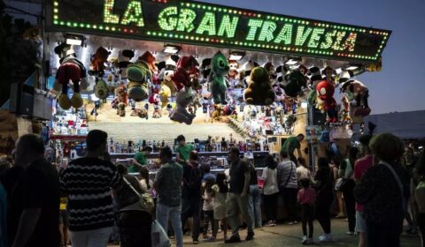 Cáceres da inicio oficial a las Ferias de San Fernando con luces, música y atracciones