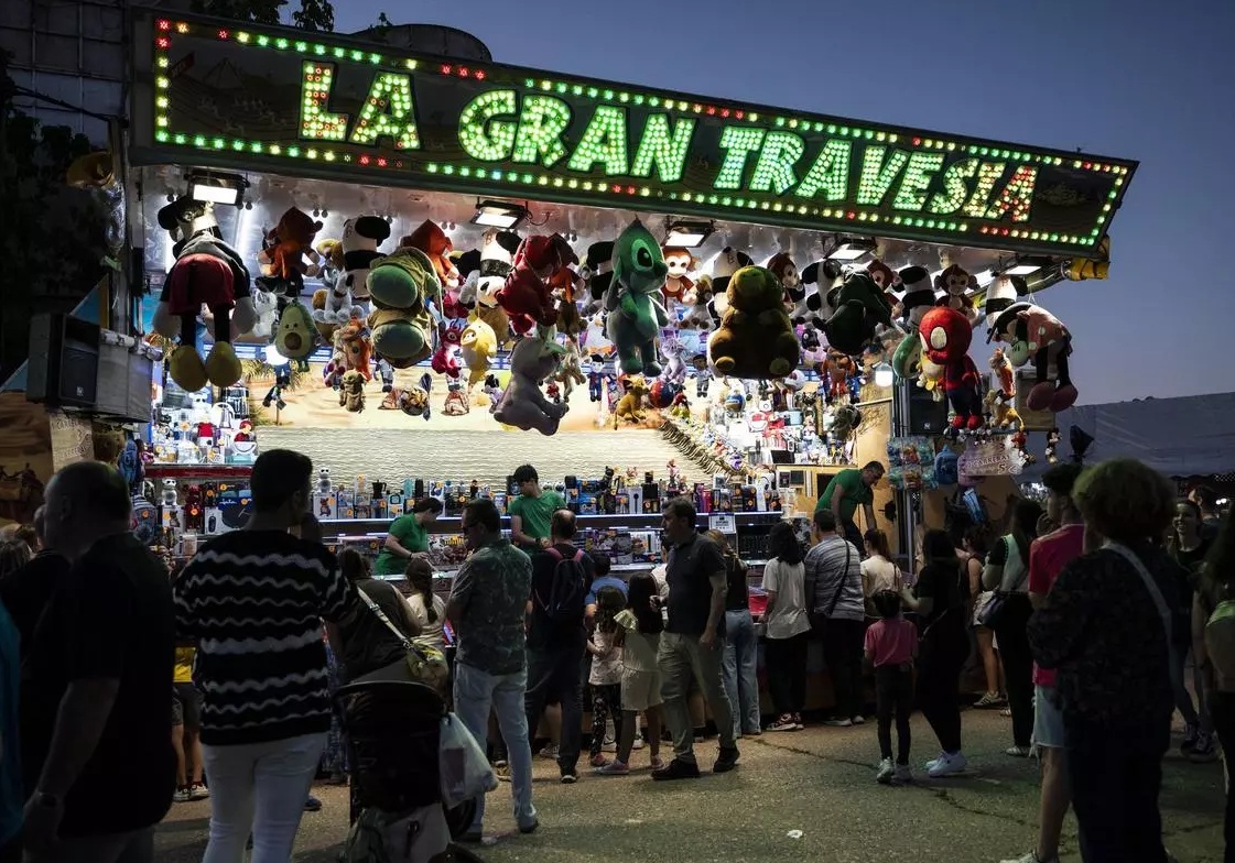 Cáceres da inicio oficial a las Ferias de San Fernando con luces, música y atracciones